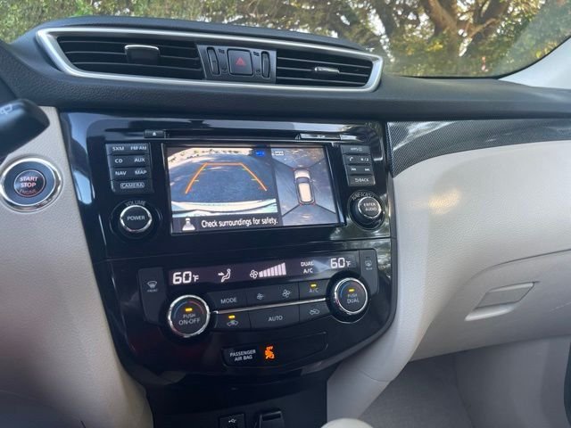 Used 2015 White Nissan SL image 17