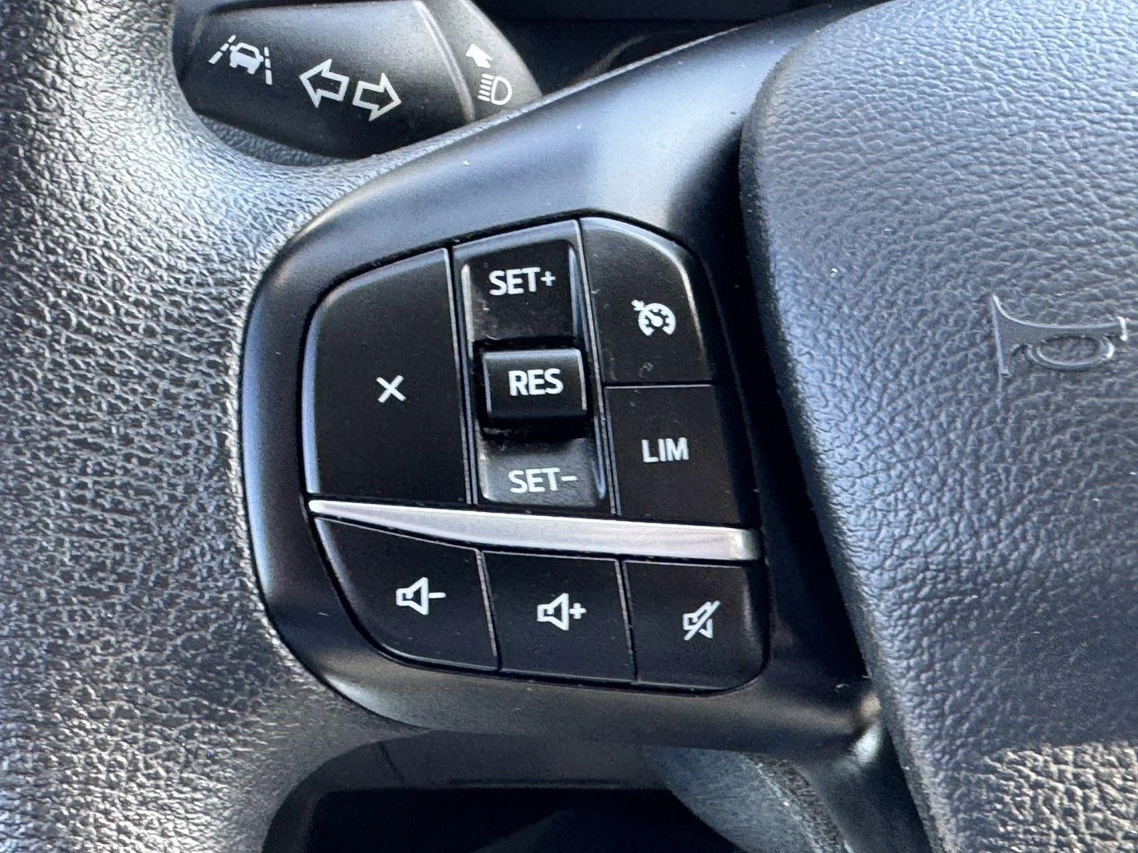 Used 2024 Oxford White Ford 250 image 28
