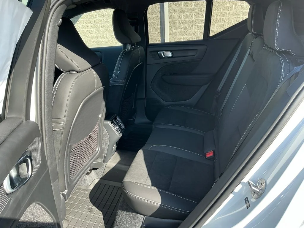 2026 Volvo XC40 Ultra Black Edition - Photo 13