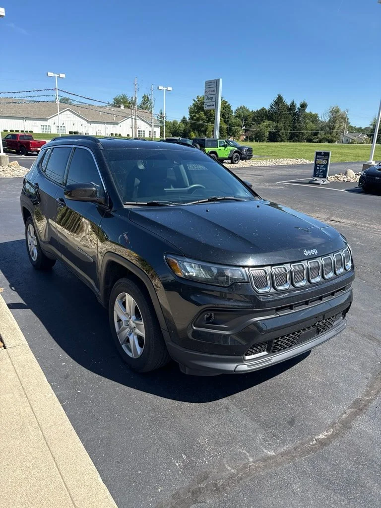 Used 2022 Black Jeep Latitude image 2
