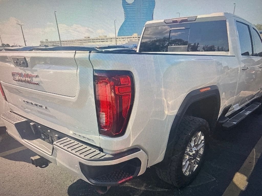 Used 2021 White GMC Denali image 3