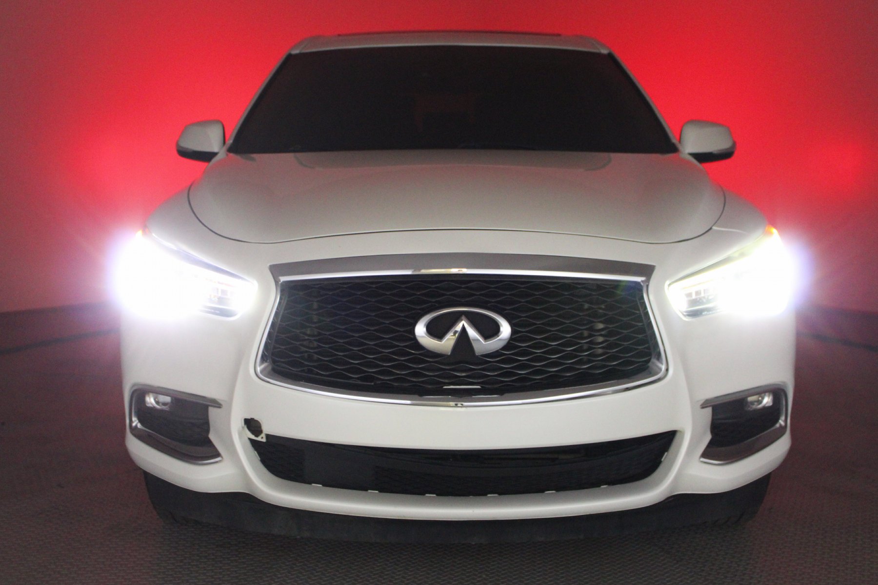 Used 2019 Majestic White INFINITI PURE image 10