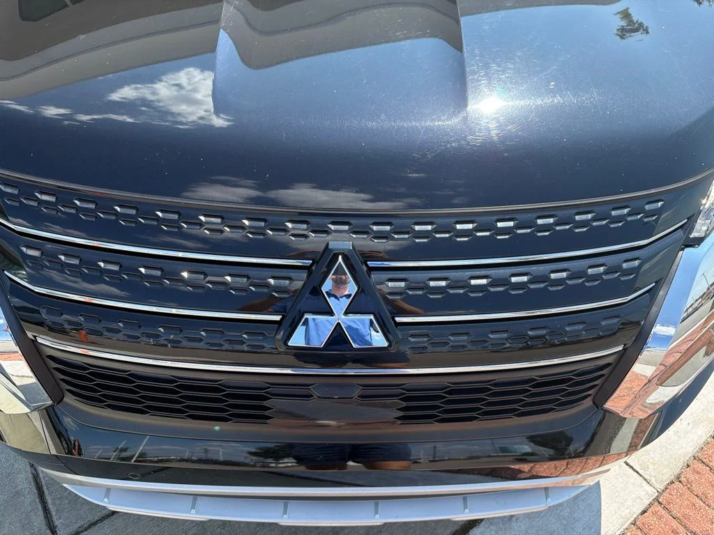 Used 2024 Silver Mitsubishi SE image 12