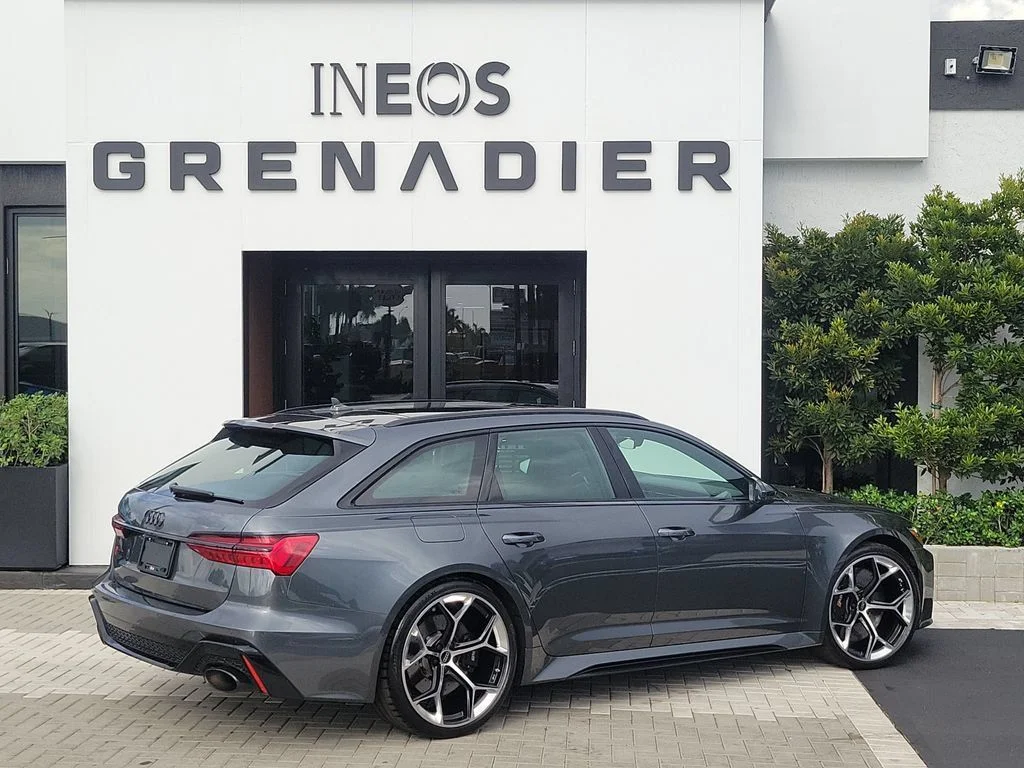 Used 2024 Daytona Gray Pearl Effect Audi 4.0T image 3