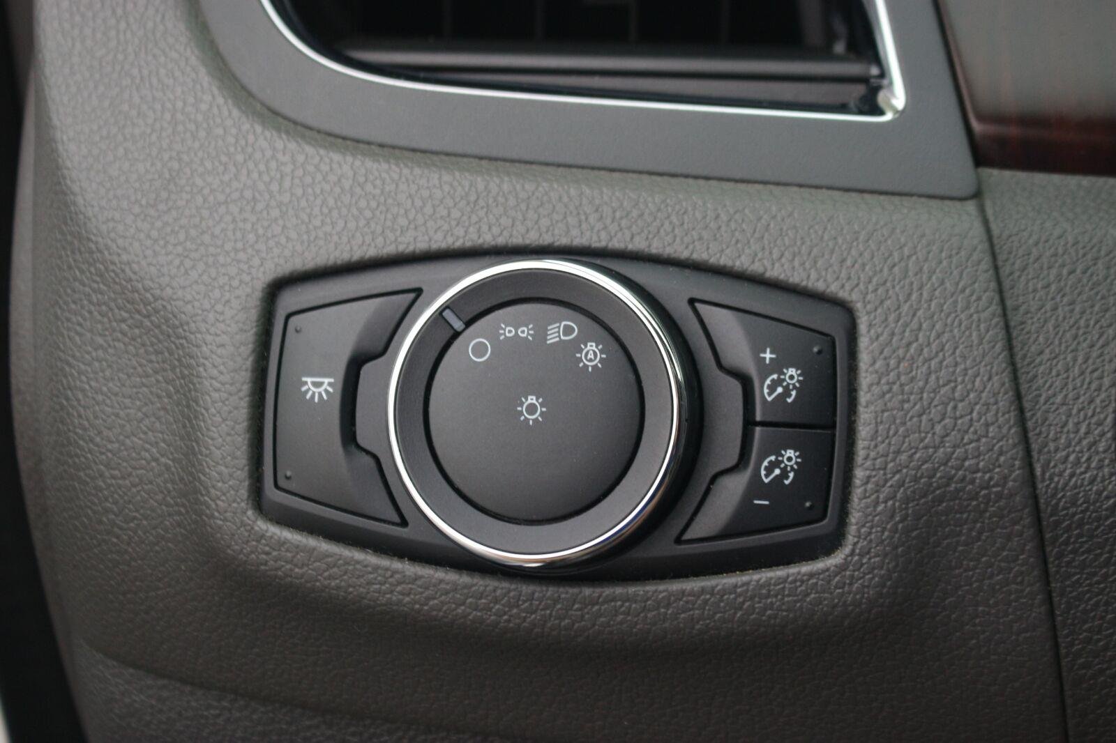 Used 2014 White Ford Limited image 32