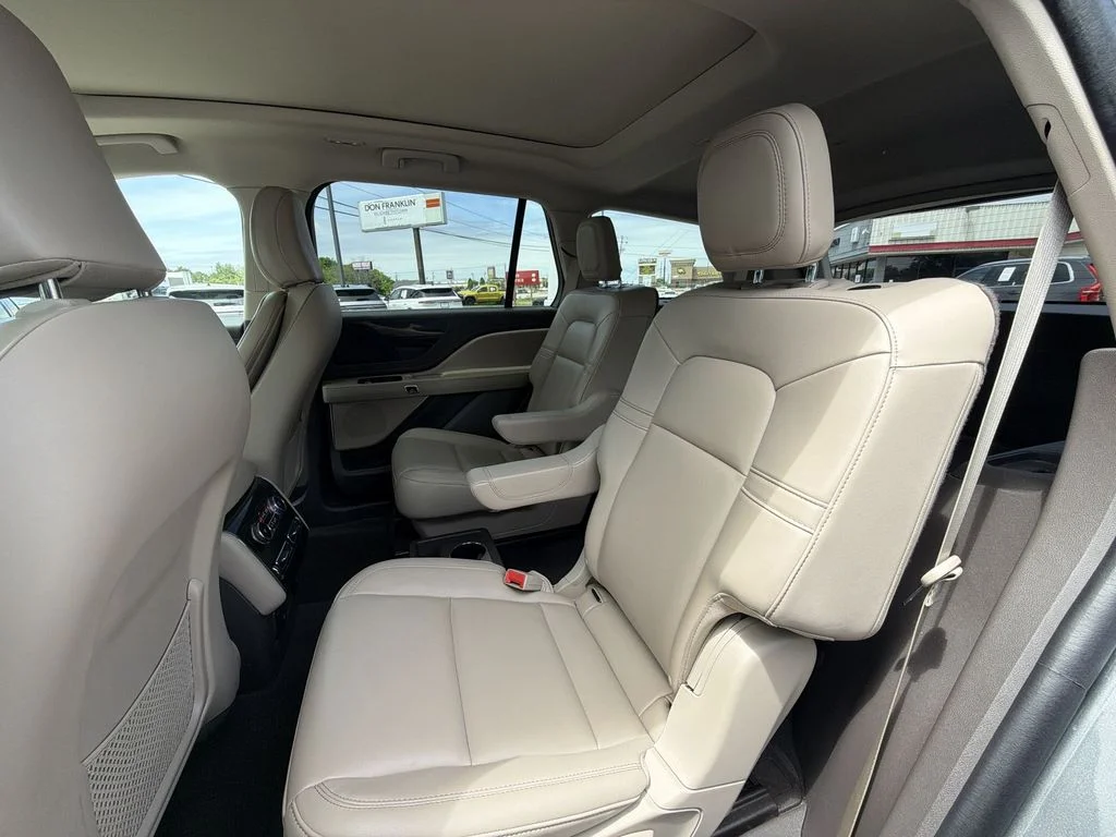 Used 2023 Gray Lincoln Standard image 23