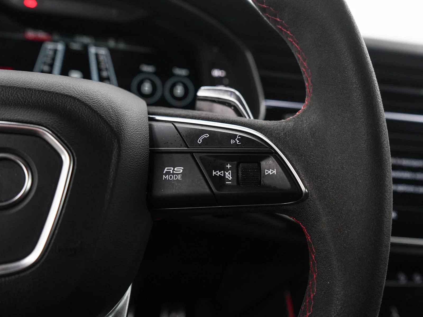 Used 2021 Night Black Audi 4.0T image 29