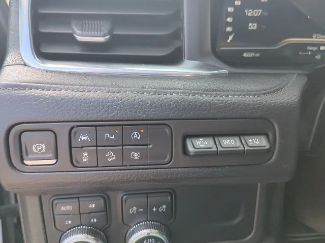 2023 GMC Yukon Denali - Photo 23