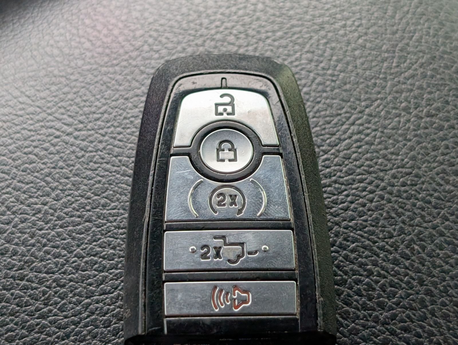 Used 2020 Oxford White Ford Lariat image 33