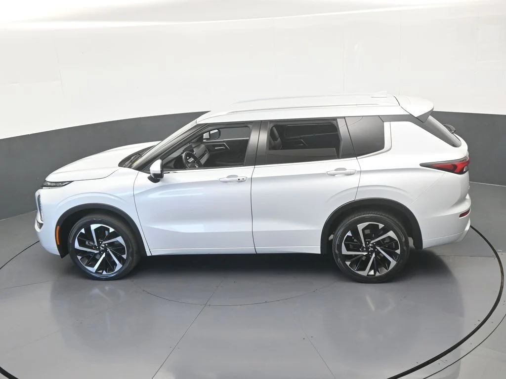 Used 2024 White Mitsubishi SEL image 52