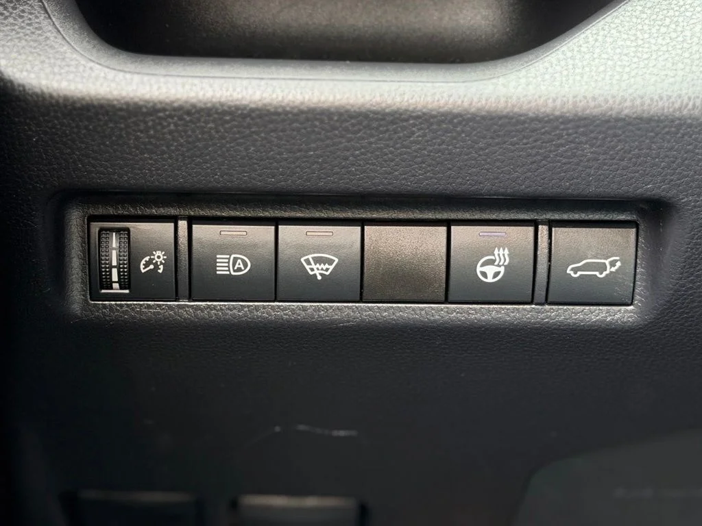 Used 2021 Silver Toyota XLE image 25