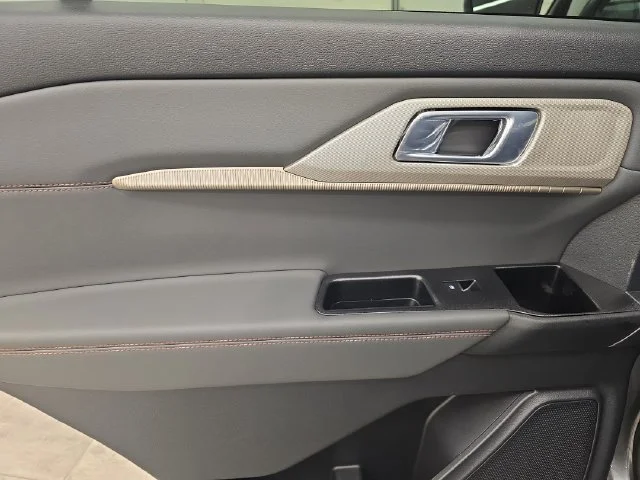 New 2027 Carbonized Gray Metallic Ford Active image 21