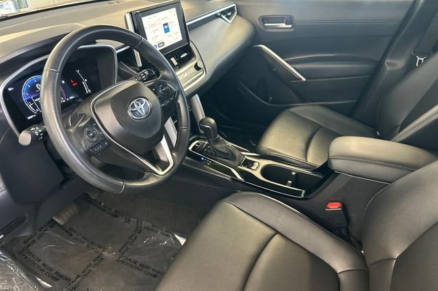 Used 2025  Toyota XLE image 11
