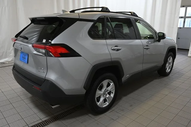 Used 2021 Silver Toyota XLE image 12