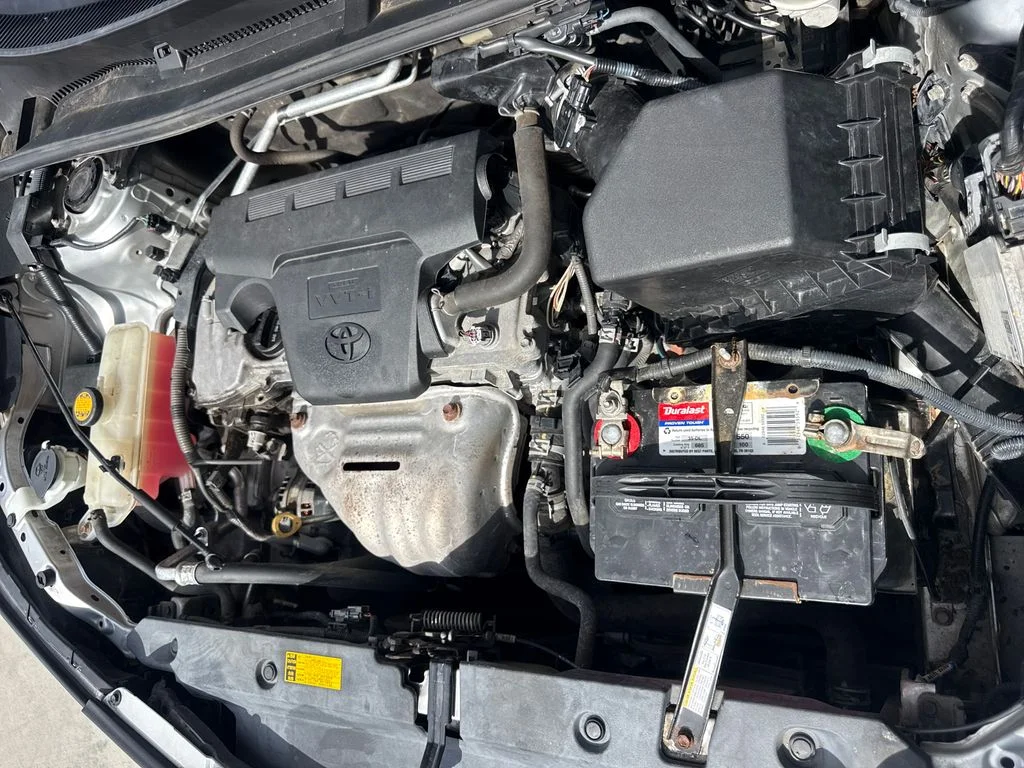 Used 2015 Classic Silver Metallic Toyota XLE image 35
