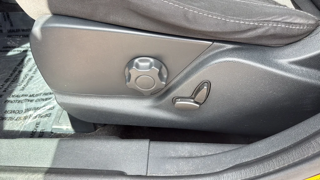 Used 2018 Red Ford SE image 15