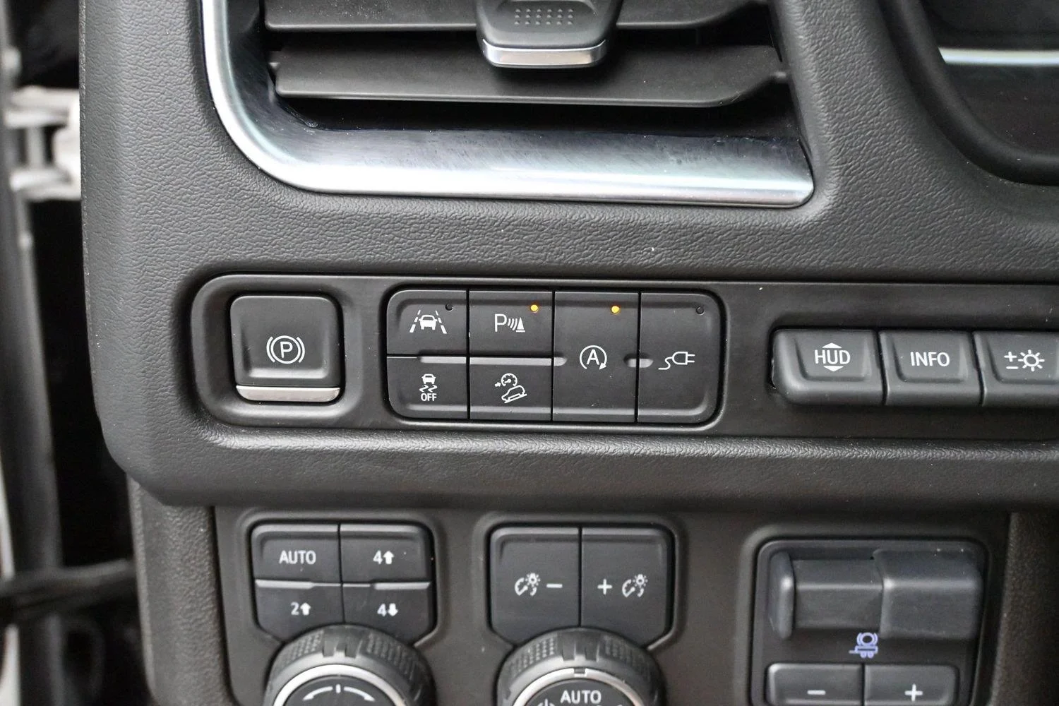 Used 2021 IRIDESCENT PEARL TRICOAT Chevrolet High Country image 27