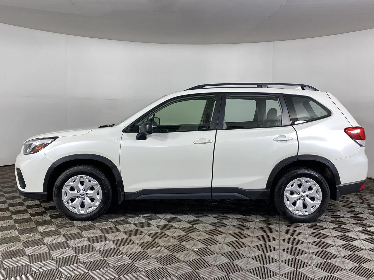 Used 2021 Crystal White Pearl Subaru Base image 9