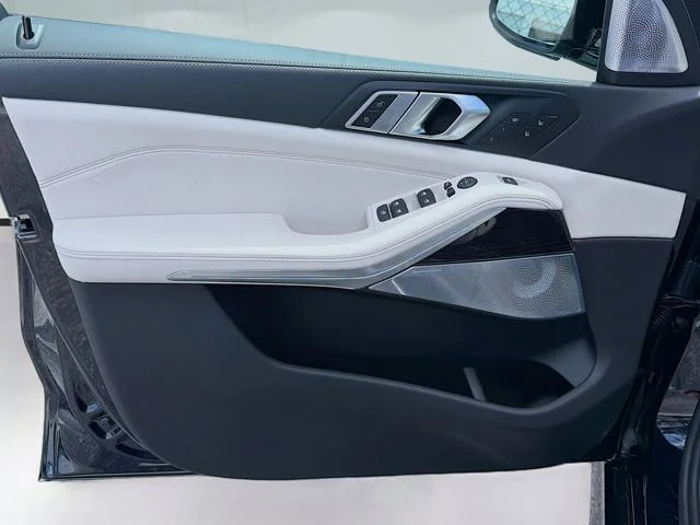 New 2026 Carbon Black Metallic BMW M60i image 21
