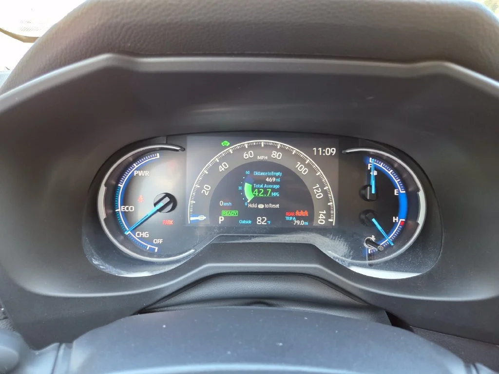 Used 2025 White Toyota LE image 32