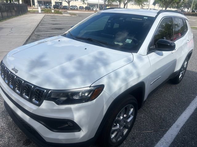 2024 Jeep Compass Latitude Lux 4X4's photo