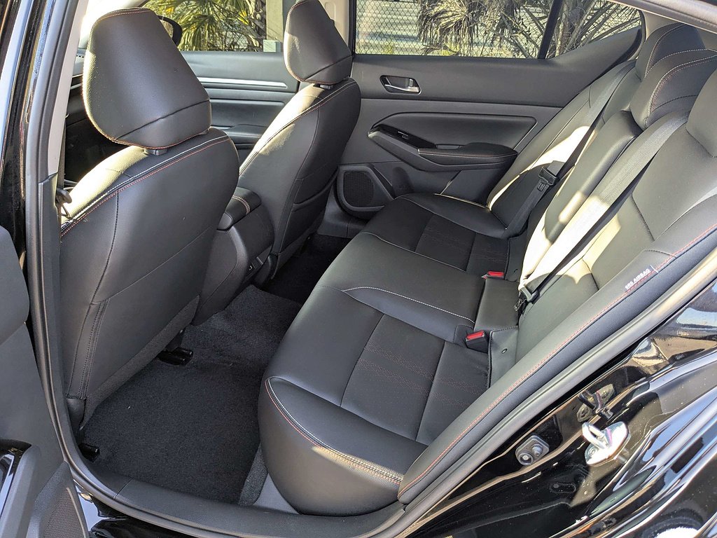 2025 Nissan Altima SR - Photo 13