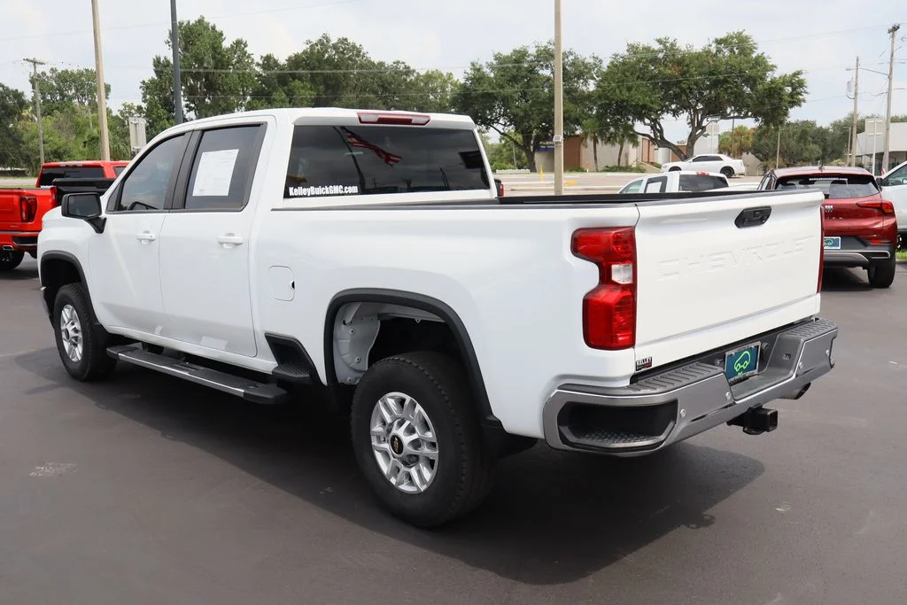 Used 2022 White Chevrolet LT image 7