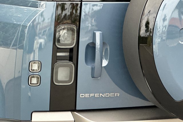 New 2026 Tasman Blue Land Rover S image 26