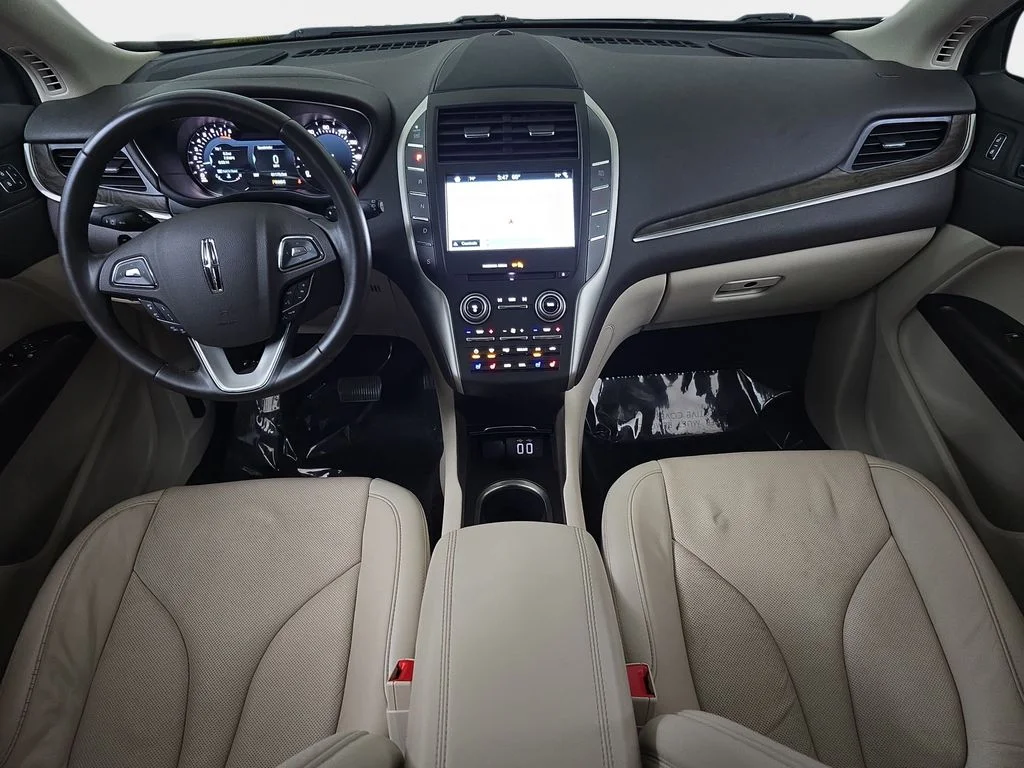 Used 2017 Gold Lincoln Reserve image 12