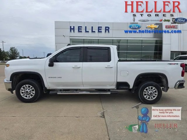 Used 2022 Summit White Chevrolet LT image 1