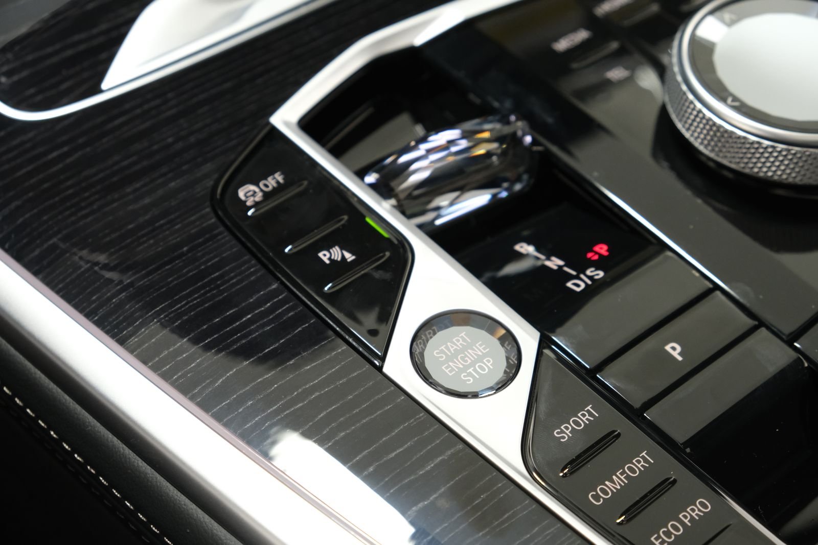 New 2027 Black Sapphire Metallic BMW M60i image 21