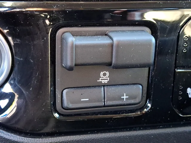 Used 2025 Blue Chevrolet LT image 22