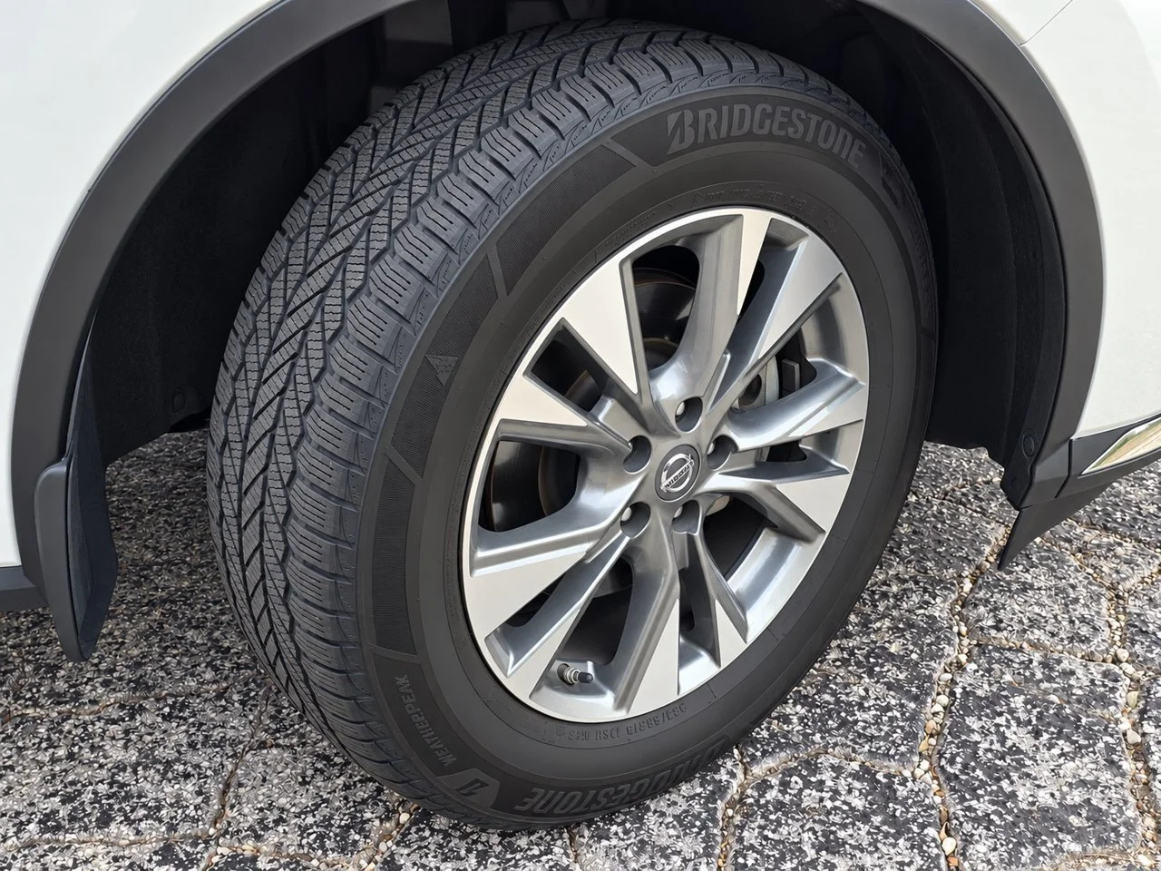 Used 2018 Pearl White Nissan SL image 9