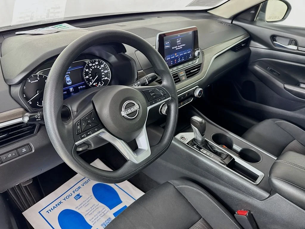 Used 2025 White Nissan 2.5 SV image 9
