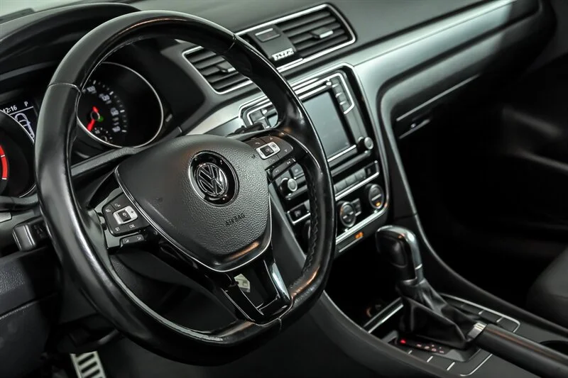 Used 2018 Reflex Silver Metallic Volkswagen 2.0T R-Line image 18