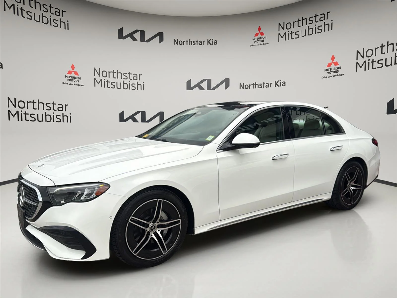 Used 2025  Mercedes-Benz E 350 image 2