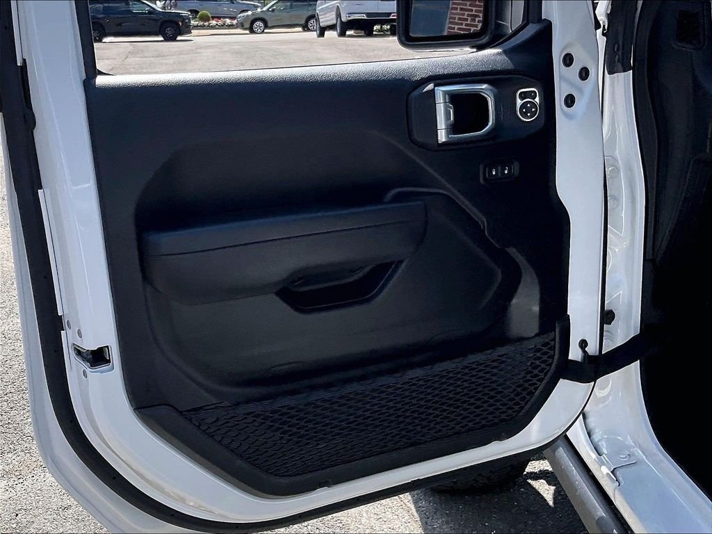 Used 2025 White Jeep Nighthawk image 9