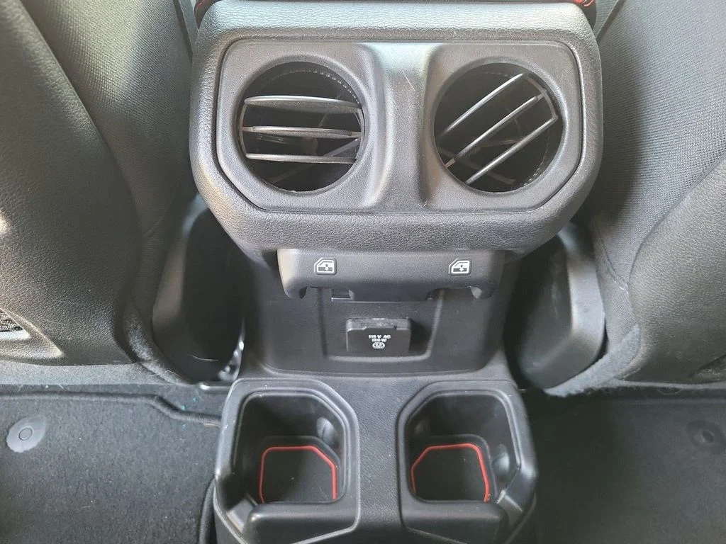 Used 2020 Bikini Pearlcoat Jeep Unlimited Rubicon image 28