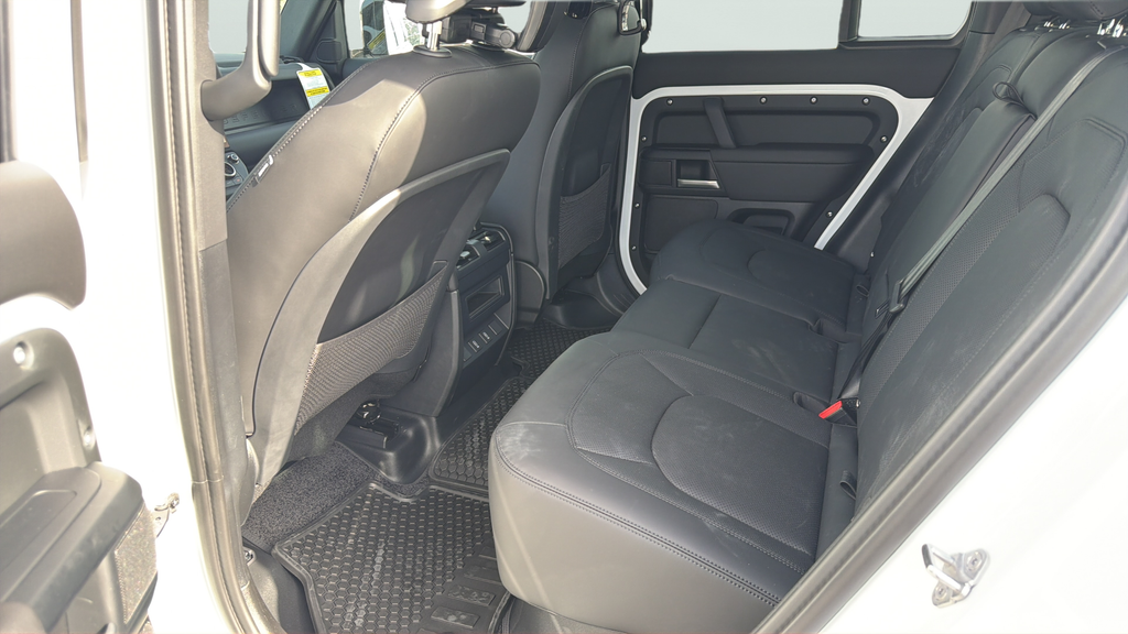 New 2026 Fuji White Land Rover X-Dynamic SE image 18