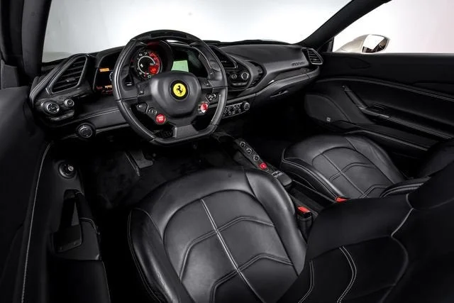 Used 2016 Bianco Avus Ferrari  image 27