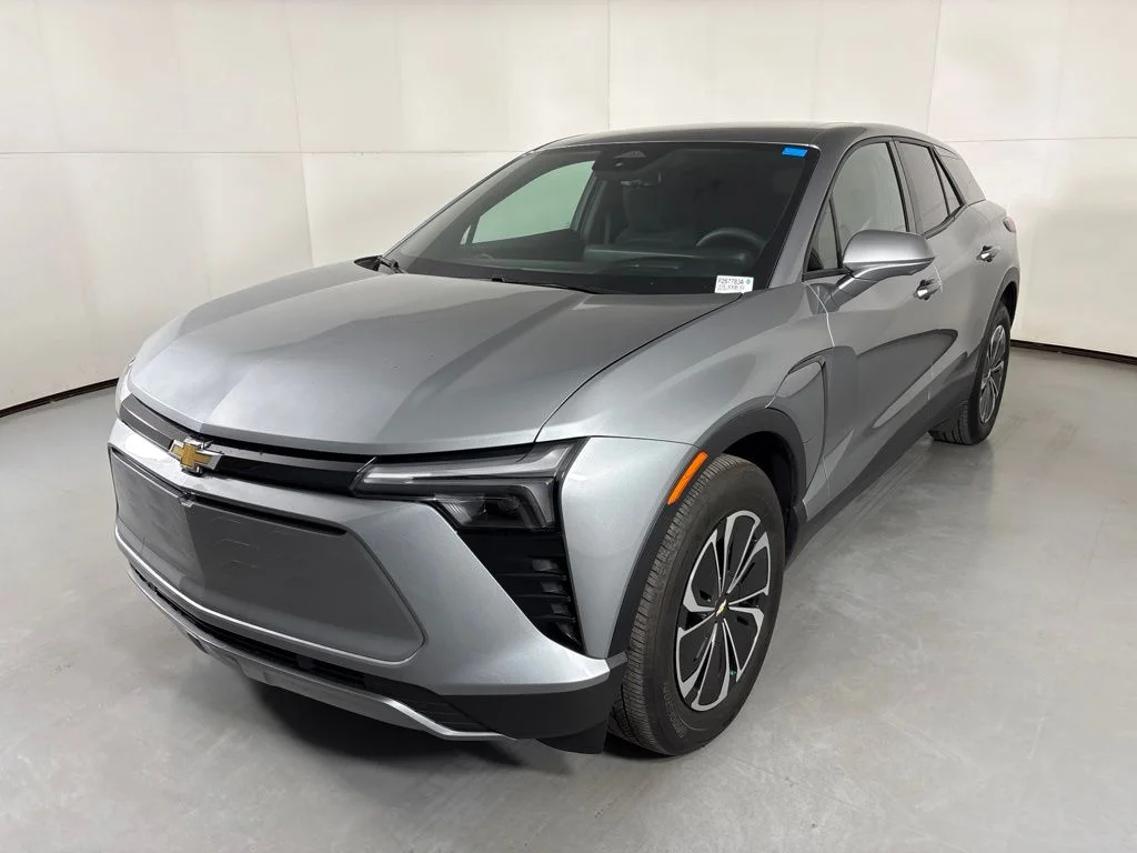 Used 2025 Gray Chevrolet LT image 5