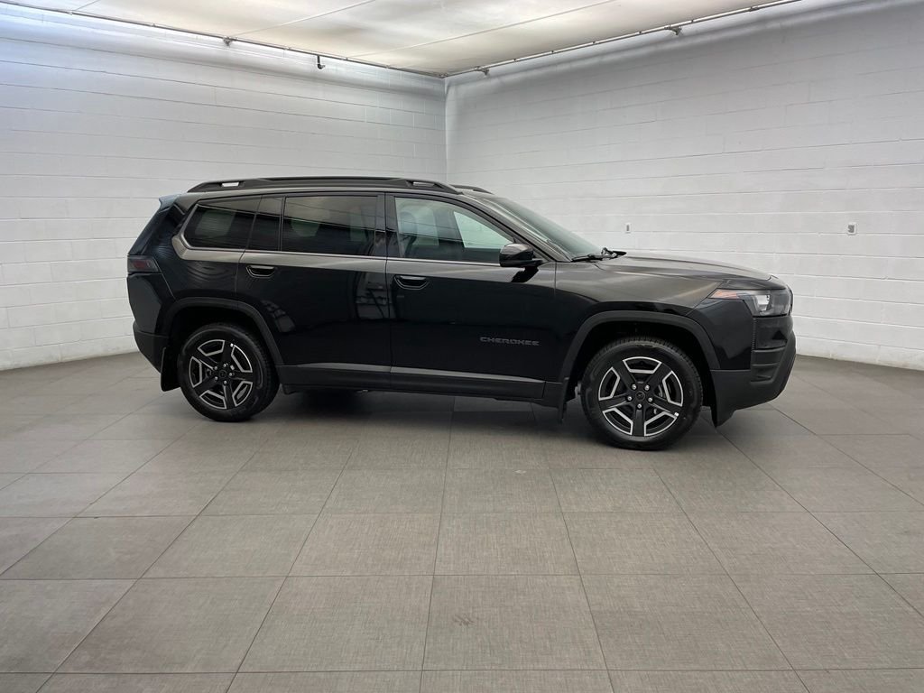 New 2026 Diamond Black Crystal Pearl-Coat Exterior Paint Jeep Limited image 2