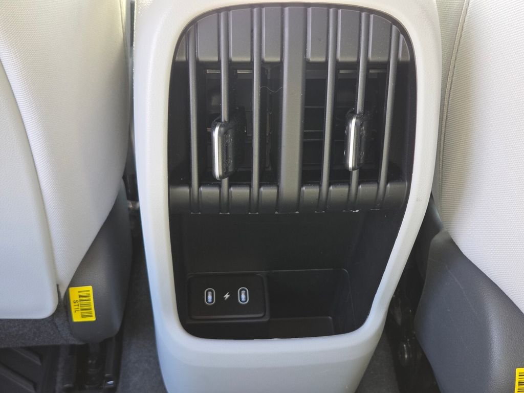 Used 2025 Black Hyundai SEL image 15