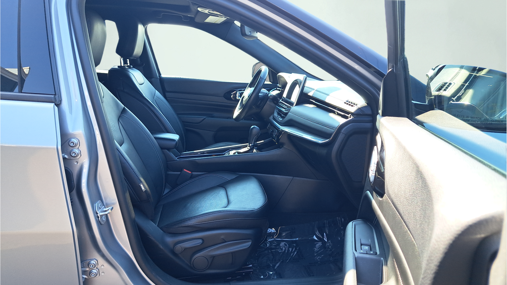 Used 2022 Silver Jeep Limited image 16