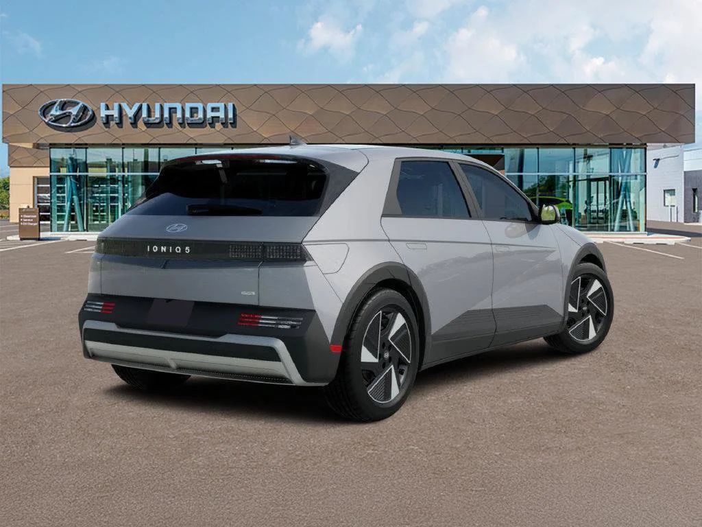 New 2027 Gray Hyundai SE image 5