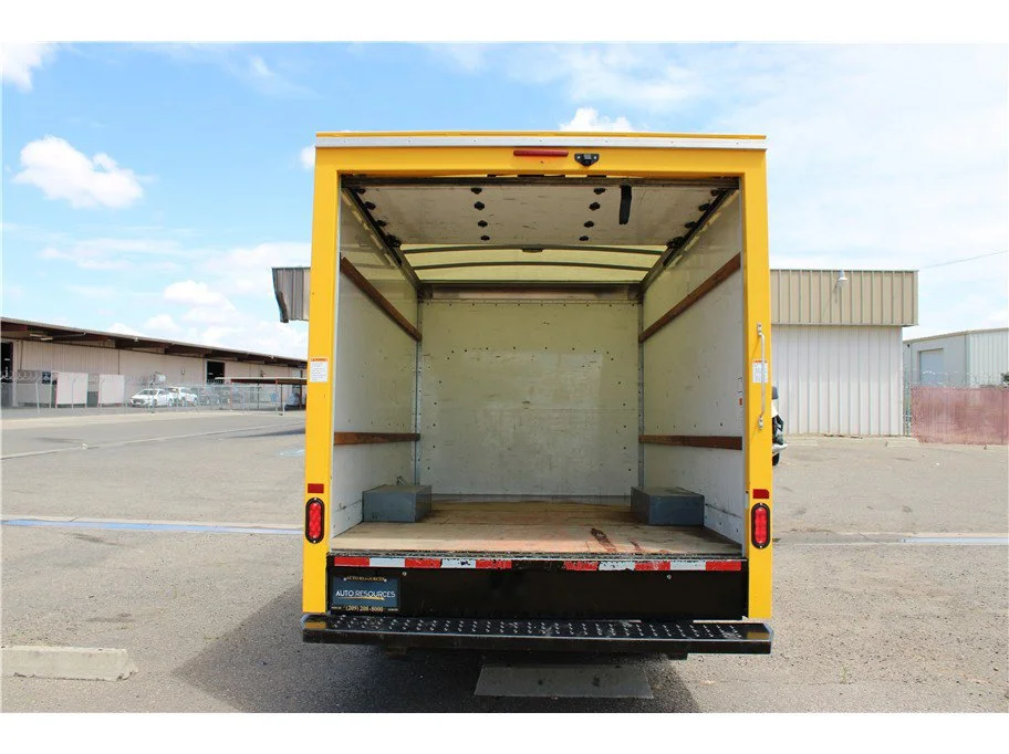 Used 2021 Special Exterior Color GMC Cutaway Van 2D image 11