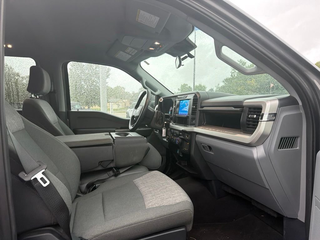 Used 2025 Gray Ford XLT image 27