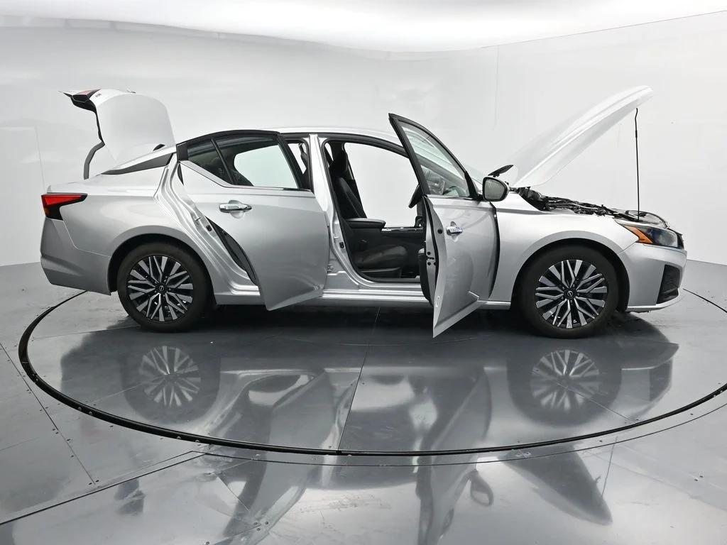 Used 2024 Silver Nissan 2.5 SV image 38