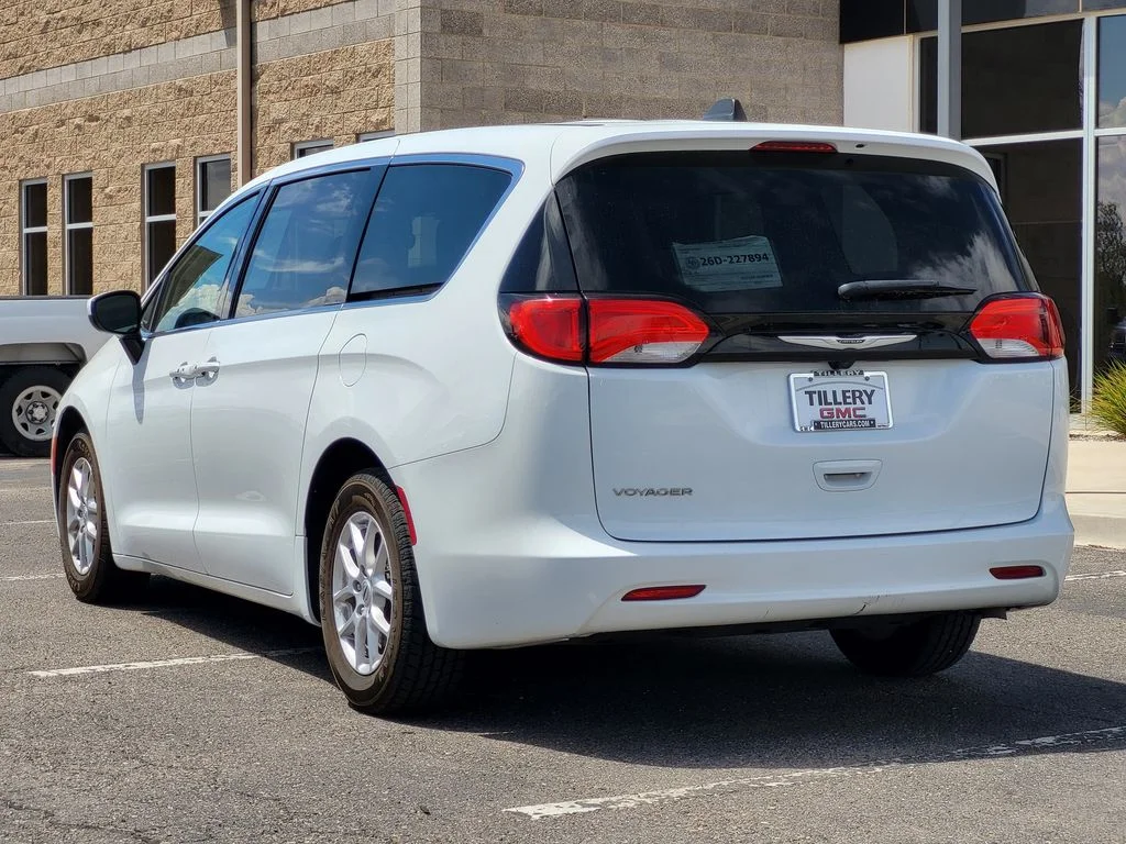 Used 2023 White Chrysler LX image 5