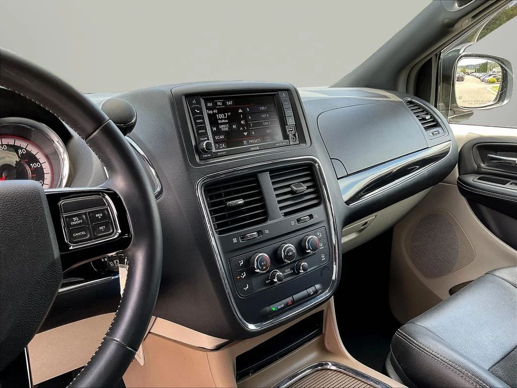 Used 2019 Red Dodge SXT image 11